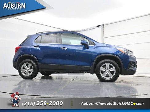 Used 2019 Chevrolet Trax LT w/ LT Convenience Package AWD/4WD image 26