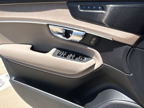 New 2026 Volvo XC90 T8 Ultra w/ Protection Package Premier image 16