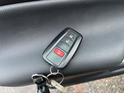 Used 2025 Toyota RAV4 XLE image 22