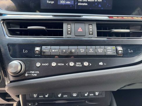 Used 2022 Lexus ES 350 w/ Luxury Package FWD image 17