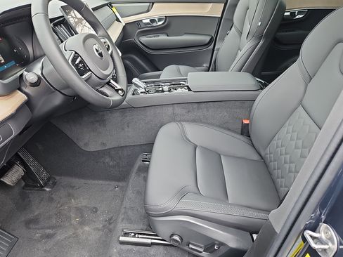 New 2026 Volvo XC90 B5 Plus w/ Protection Package Premier image 20