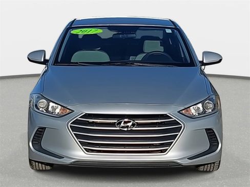 Used 2017 Hyundai Elantra SE image 2