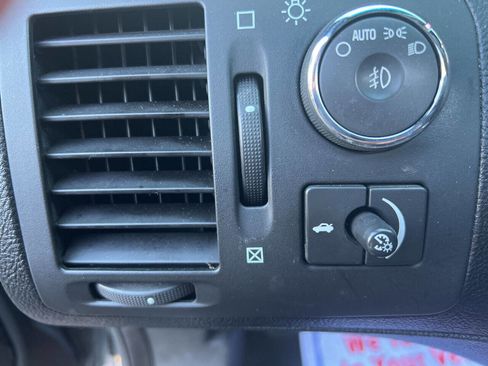 Used 2006 Cadillac DTS Luxury II w/ Sun And Sound Package image 22