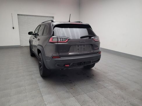 Used 2019 Jeep Cherokee Trailhawk image 6