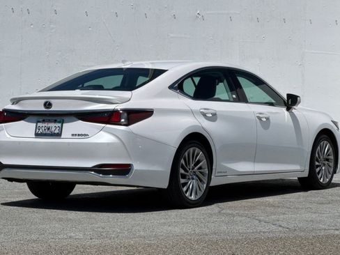 Used 2021 Lexus ES 300h w/ Accessory Package 2 FWD image 3