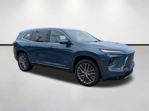 Used 2025 Buick Enclave Avenir w/ Super Cruise Package FWD image 2