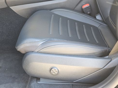 Used 2024 Mercedes-Benz GLC 300 4MATIC image 21