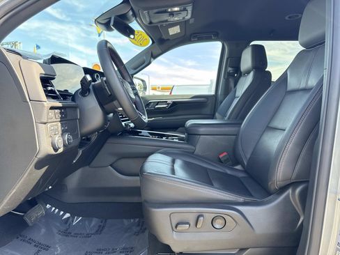 Used 2025 Chevrolet Suburban RST image 21