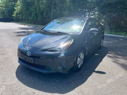 Used 2018 Toyota Prius Two w/ Prius Two Safety Plus Package FWD image 1