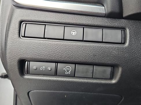 Used 2023 Nissan Rogue SV image 30