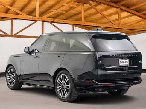 Used 2023 Land Rover Range Rover SE image 3