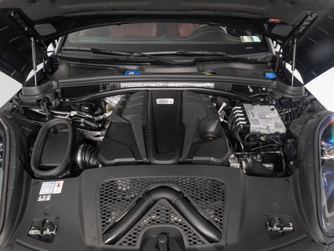 Certified 2023 Porsche Macan S AWD/4WD image 47