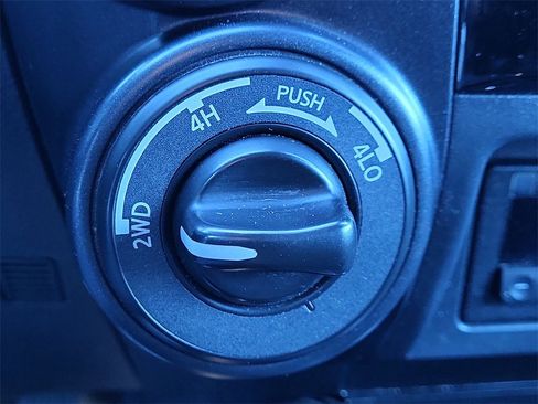 Used 2021 Nissan Titan PRO-4X w/ Pro-4x Convenience Package image 27