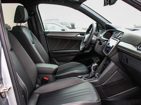 Used 2022 Volkswagen Tiguan SE R-Line image 17