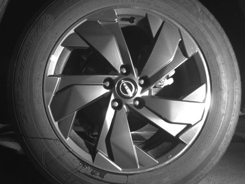 Used 2025 Nissan Rogue SV image 14