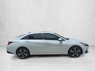 Used 2021 Hyundai Elantra Limited FWD video 4