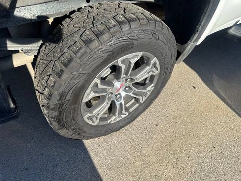Used 2023 GMC Sierra 1500 SLE w/ X31 Off-Road Package AWD/4WD image 13