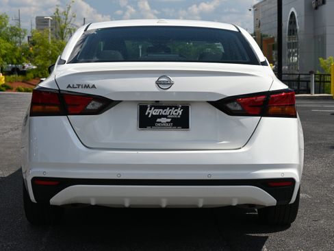 Used 2025 Nissan Altima 2.5 SV FWD image 11