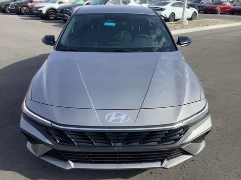 Certified 2025 Hyundai Elantra SEL w/ Cargo Package image 3