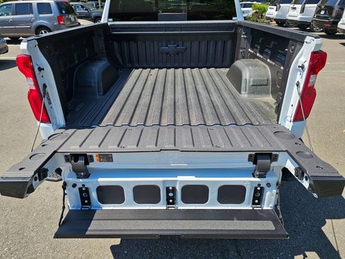 New 2026 Chevrolet Silverado 1500 High Country w/ Technology Package AWD/4WD image 13