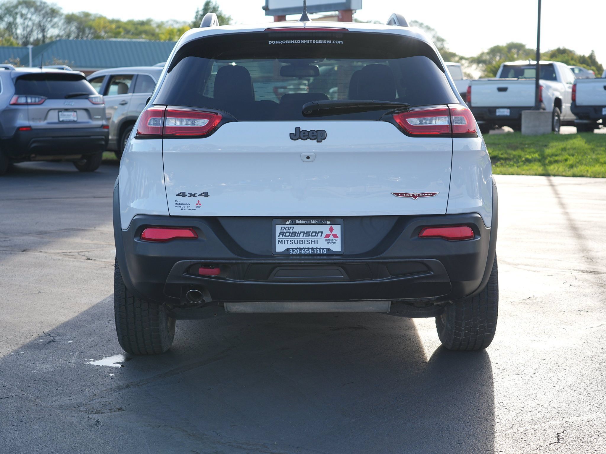Used 2017 Jeep Cherokee Trailhawk AWD/4WD image 4