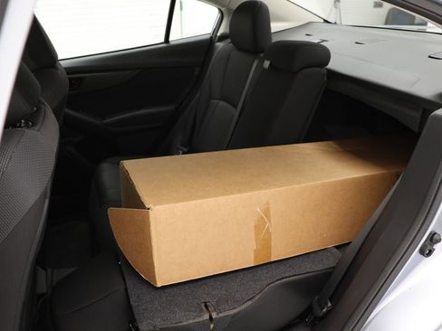 Used 2017 Subaru Impreza 2.0i Premium image 12