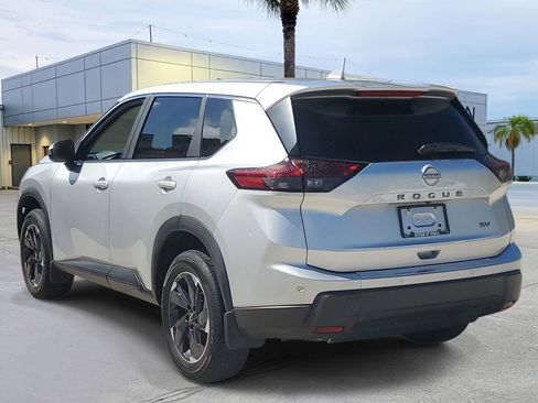 Certified 2024 Nissan Rogue SV FWD image 5