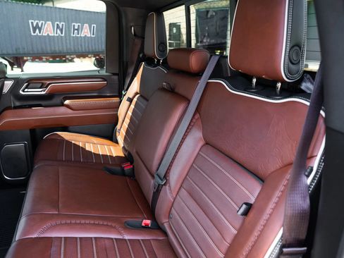 Used 2024 GMC Sierra 3500 Denali Ultimate AWD/4WD image 31