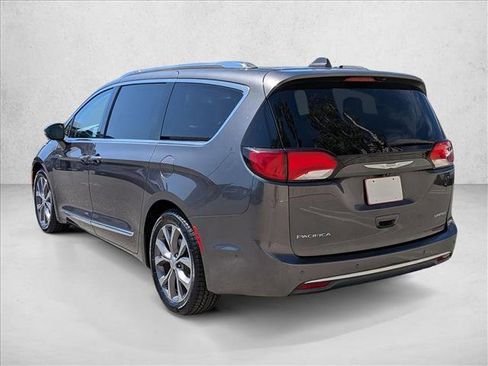 Used 2017 Chrysler Pacifica Limited FWD image 8