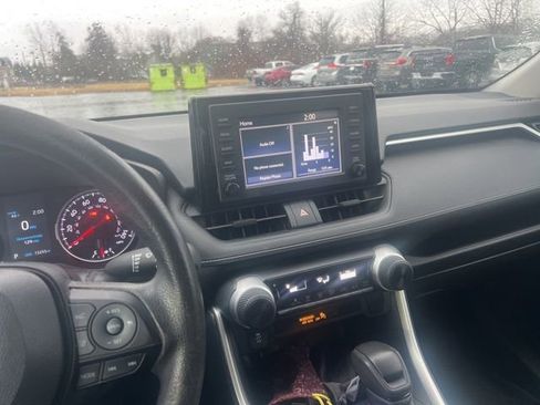Used 2019 Toyota RAV4 LE image 10