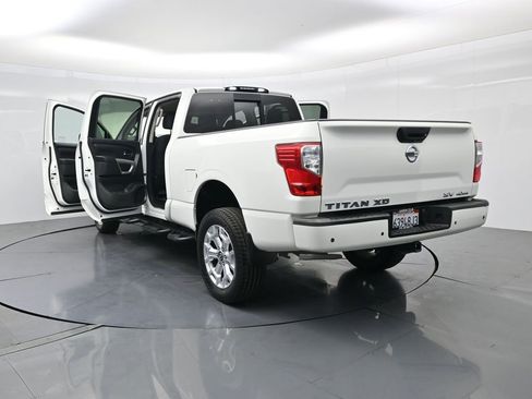 Used 2021 Nissan Titan SV w/ SV Convenience Package image 39