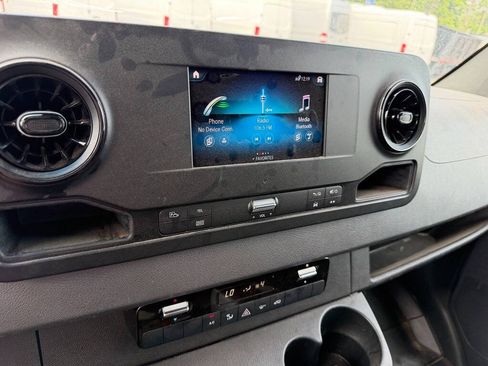 Used 2022 Mercedes-Benz Sprinter 3500 image 4