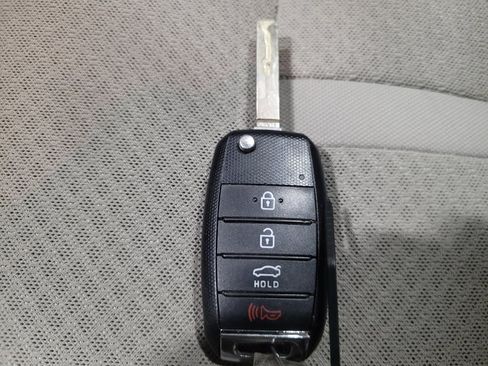 Used 2018 Kia Optima LX w/ 17" Alloy Wheels Package image 32