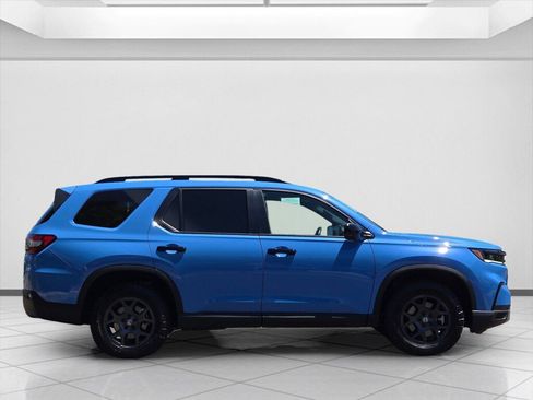 Used 2025 Honda Pilot TrailSport image 4