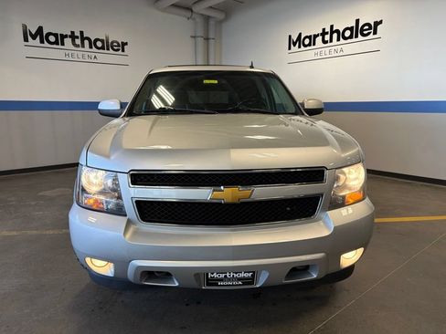 Used 2013 Chevrolet Suburban LT w/ Luxury Package AWD/4WD image 2