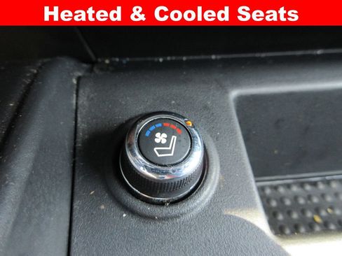 Used 2021 Nissan Titan PRO-4X w/ Pro-4x Convenience Package AWD/4WD image 18
