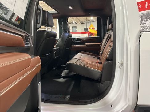 Used 2024 GMC Sierra 3500 Denali Ultimate AWD/4WD image 12