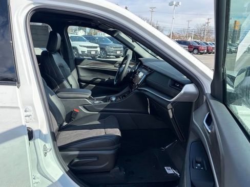 New 2026 Jeep Grand Cherokee Laredo image 28