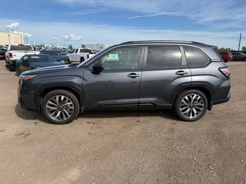 Used 2025 Subaru Forester Touring AWD/4WD image 2