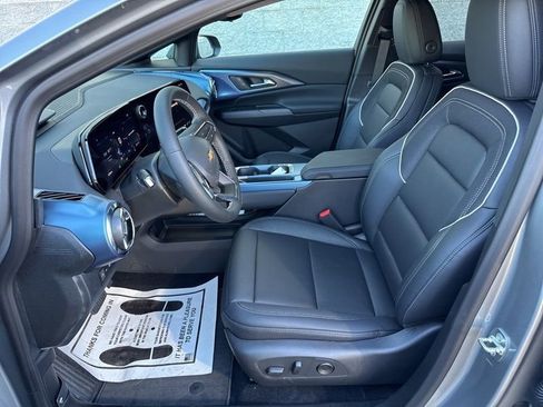 New 2026 Chevrolet Equinox EV LT w/ Convenience Package II FWD image 17
