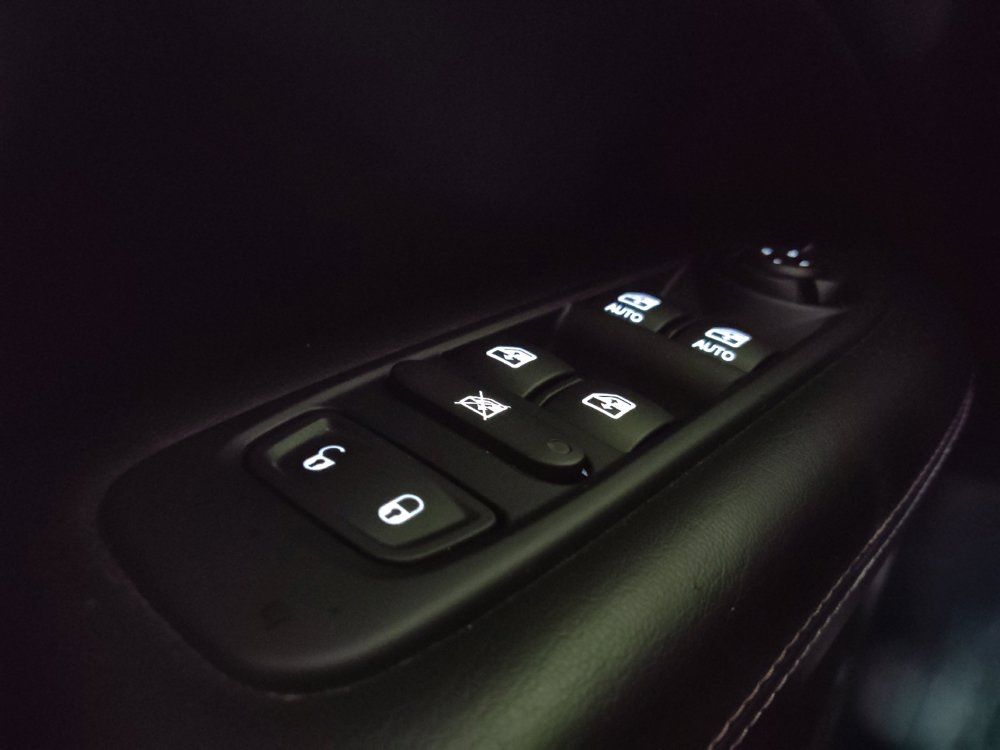Used 2017 Jeep Compass Latitude w/ Popular Equipment Group FWD image 27