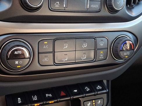 Used 2022 Chevrolet Colorado Z71 w/ Safety Package image 16