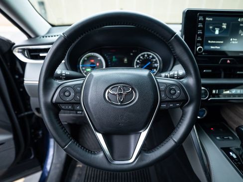 Used 2022 Toyota Venza XLE image 15