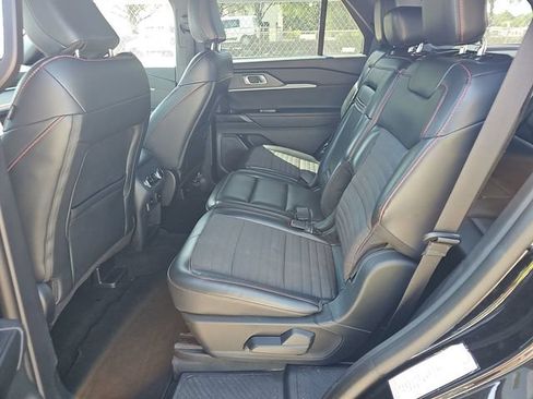 Used 2025 Ford Explorer ST-Line w/ ST-Line Street Pack AWD/4WD image 15
