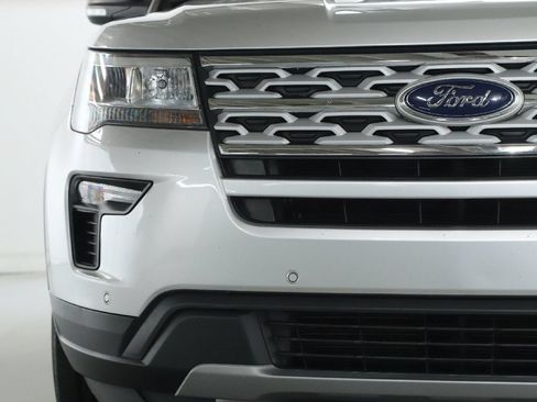 Used 2018 Ford Explorer XLT w/ Equipment Group 202A FWD image 6