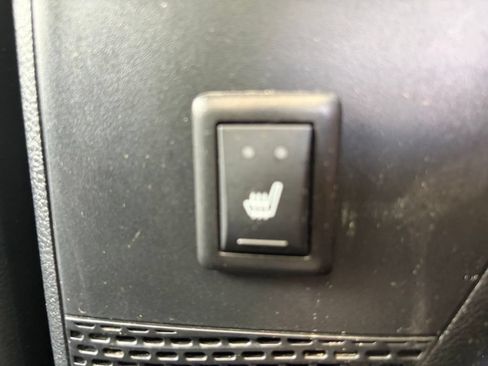 Certified 2025 Chrysler Pacifica Limited FWD image 17