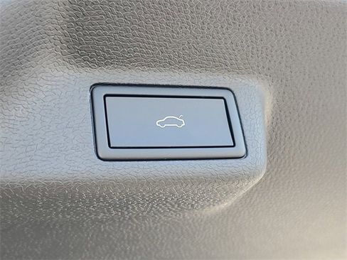 New 2025 Volkswagen ID. Buzz 1st Edition image 11