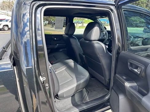 Used 2022 Toyota Tacoma TRD Off-Road w/ TRD Premium Off Road Package image 9