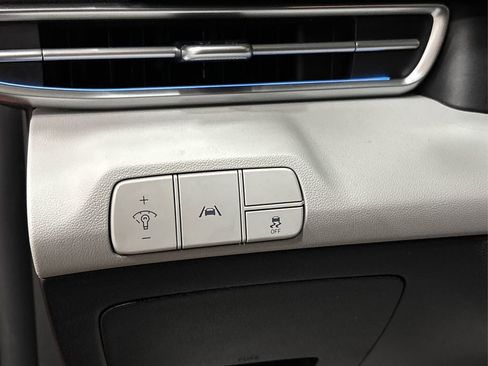 Used 2022 Hyundai Elantra Limited image 31