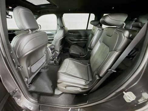 Used 2025 Jeep Grand Cherokee L Altitude image 24